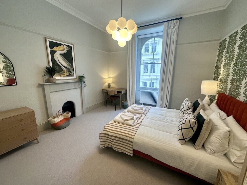 1 Elliot Terrace 24/50