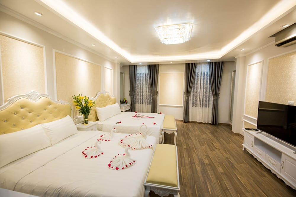 Little Hanoi Deluxe Hotel 24/55