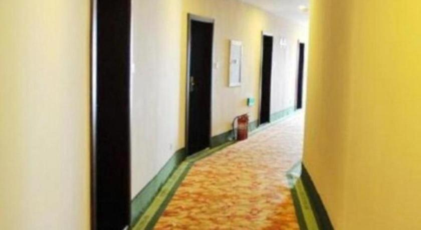 GreenTree Inn Qingdao Licang District Shuyuan Road Da Weng Plaza Express Hotel 35/50