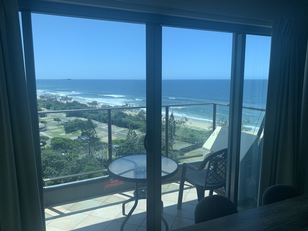 Beachfront Towers 50/80