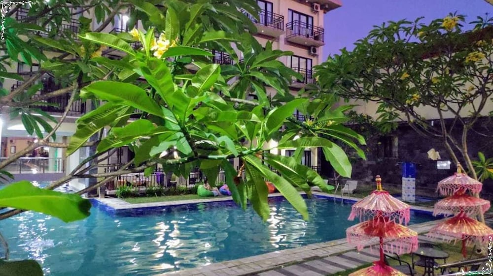 The Aromas Of Bali Hotel And Residence 24/48