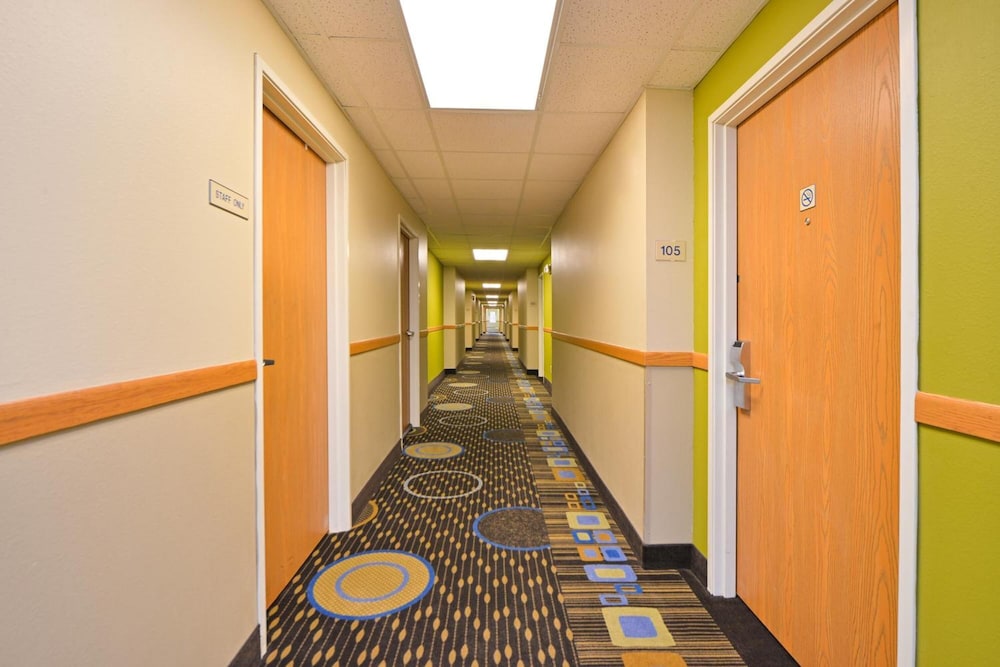 Regency Inn Geneseo 14/21