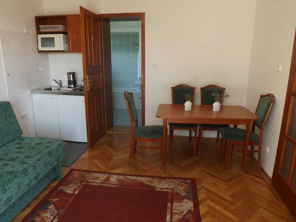 Helios Hotel Pension 46/73