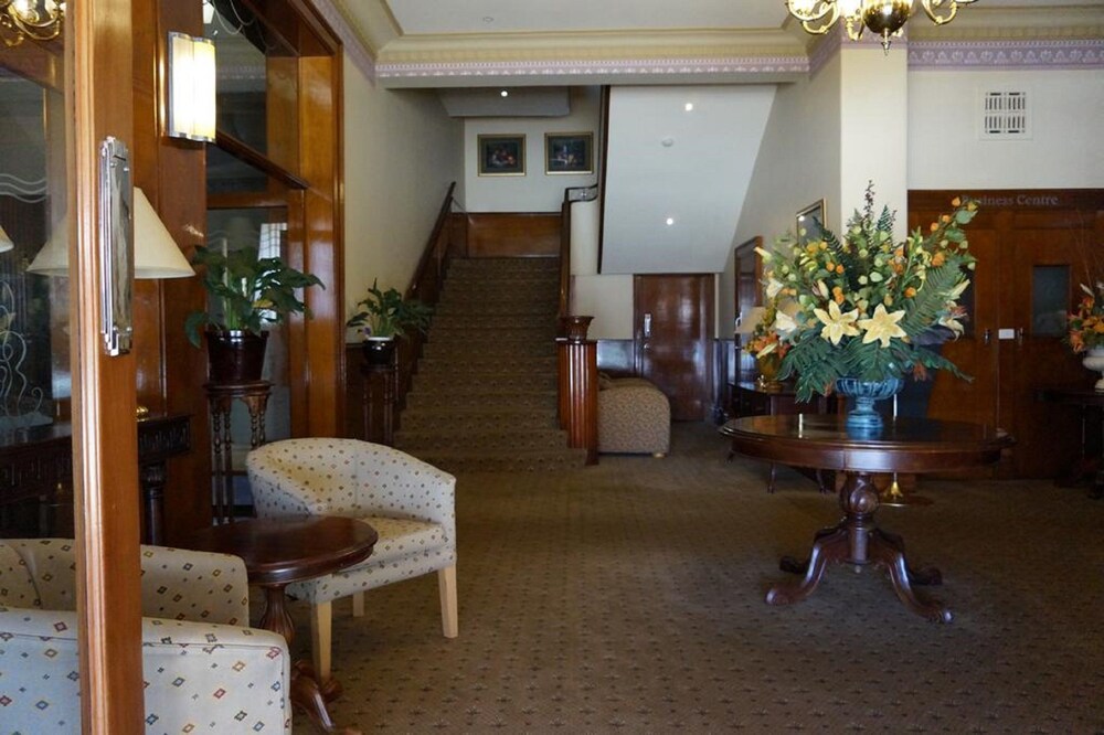 Royal Exchange Hotel 43/67