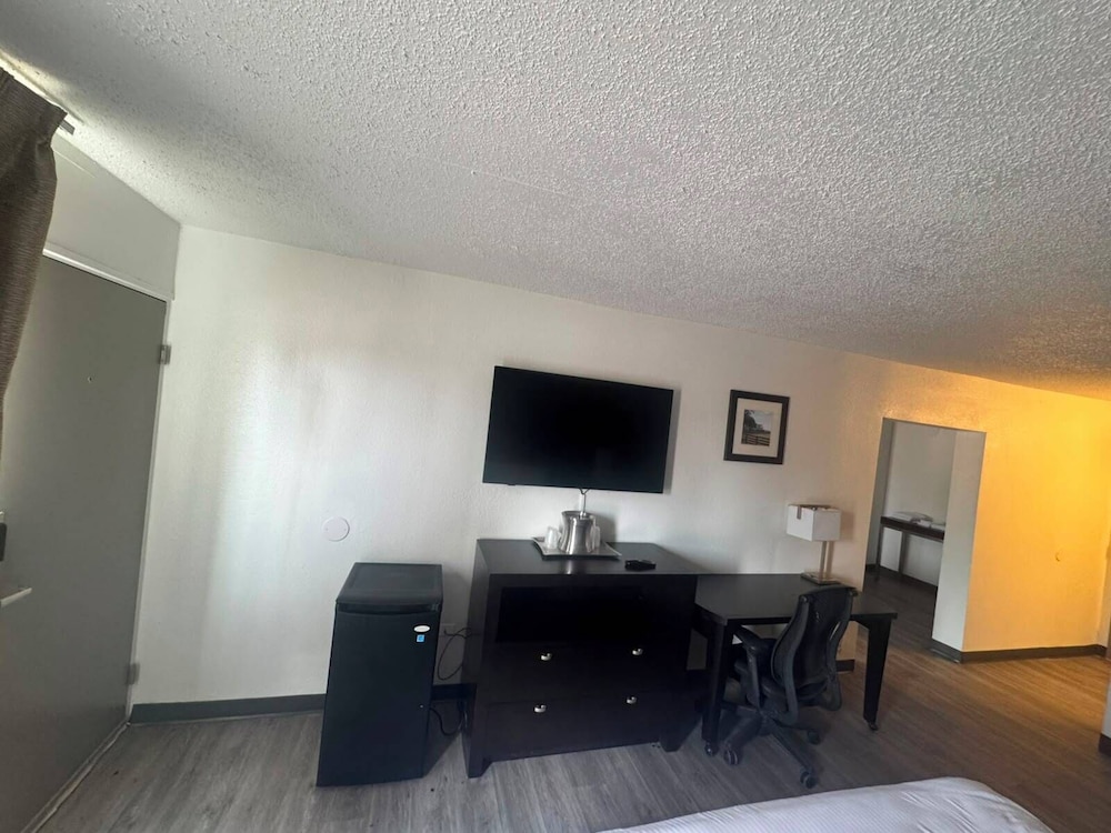 Express Inn Suites 44/58