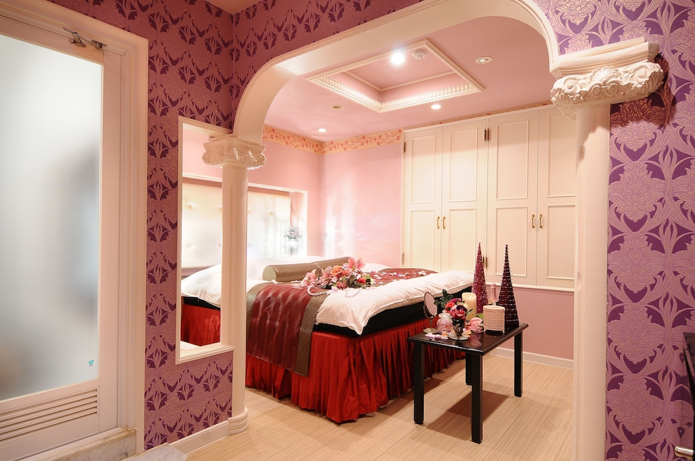 Ishidu Hotel Blan Chapel Christmas Adults Only 20/20