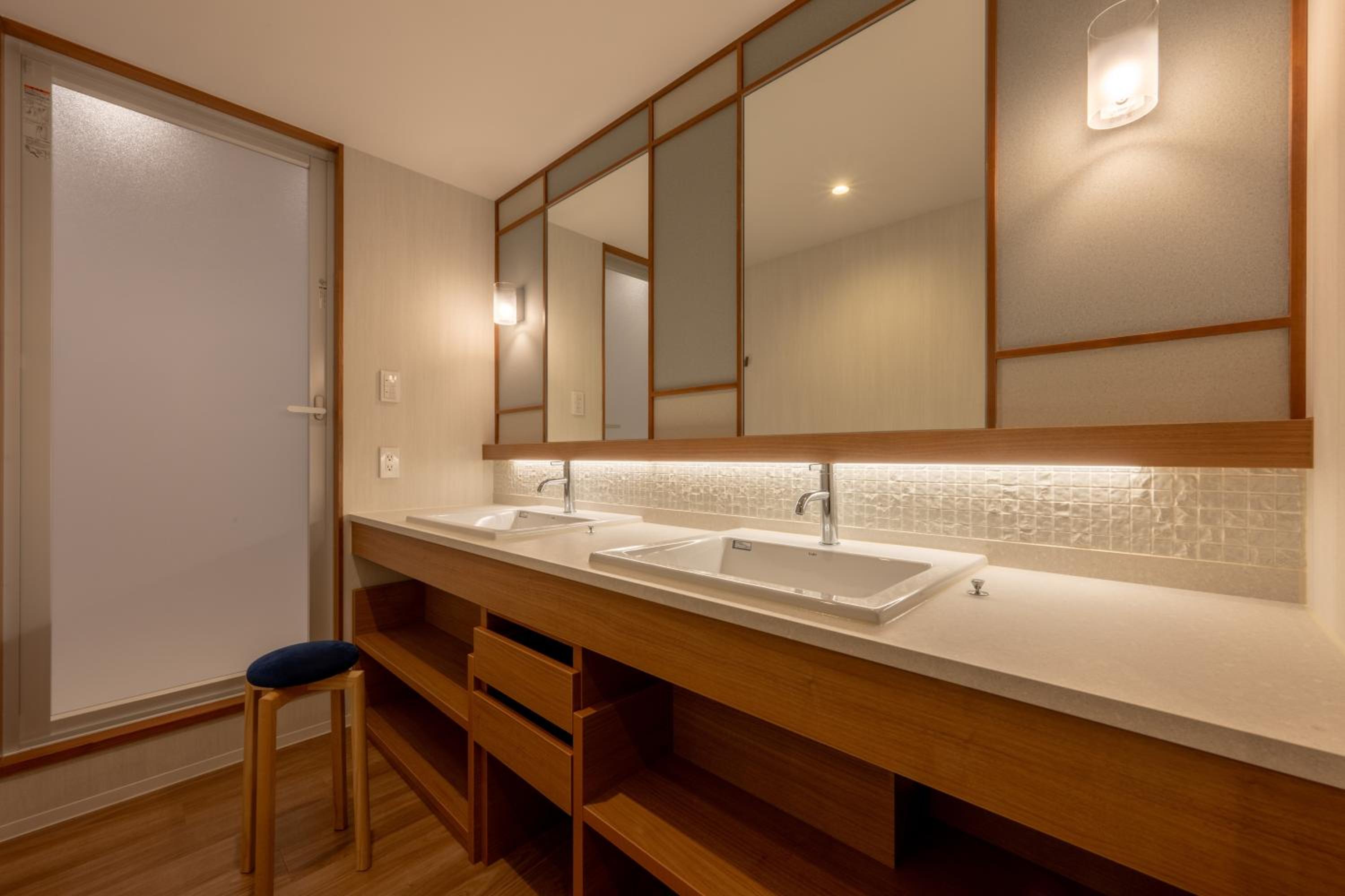 Suite, Canyon View