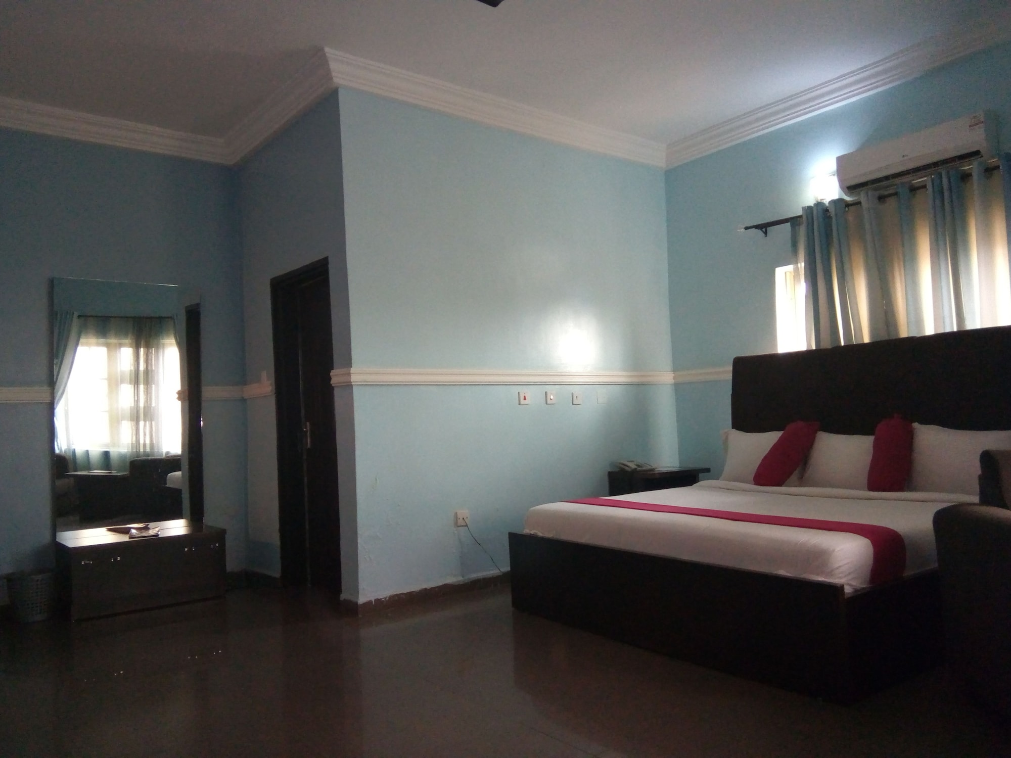 Standard, Queen Bed