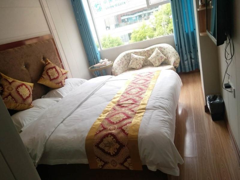 BUSINESS, DOUBLE BED