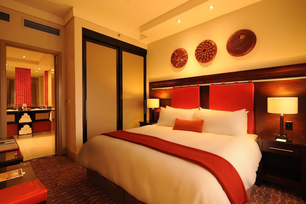 Superior, King Bed, Mondior Emperors Palace 3/4