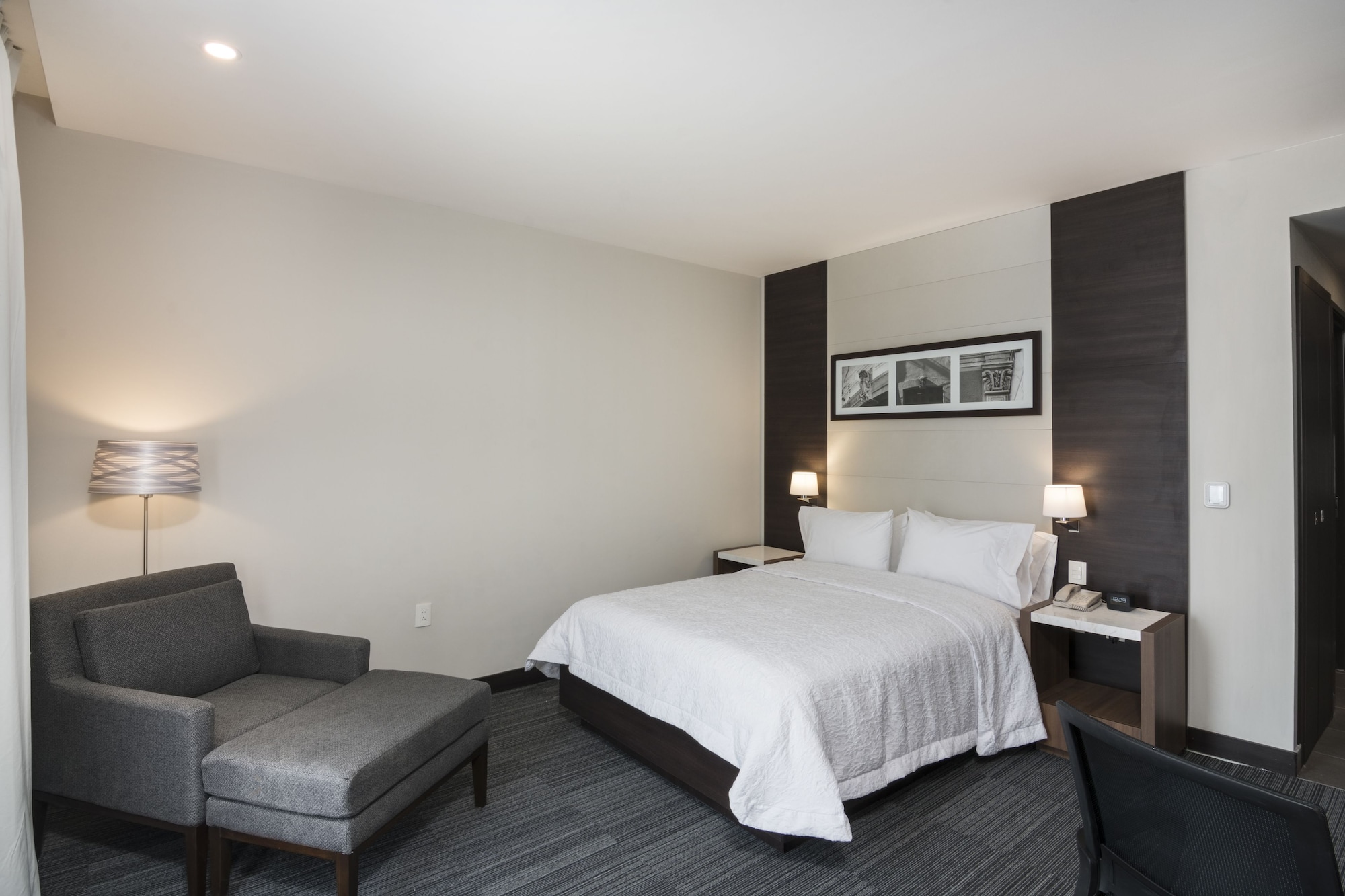 جناح بسرير كينج بإطلالة على البحيرة، Hampton Inn And Suites San Luis Potosi Slp 5/5