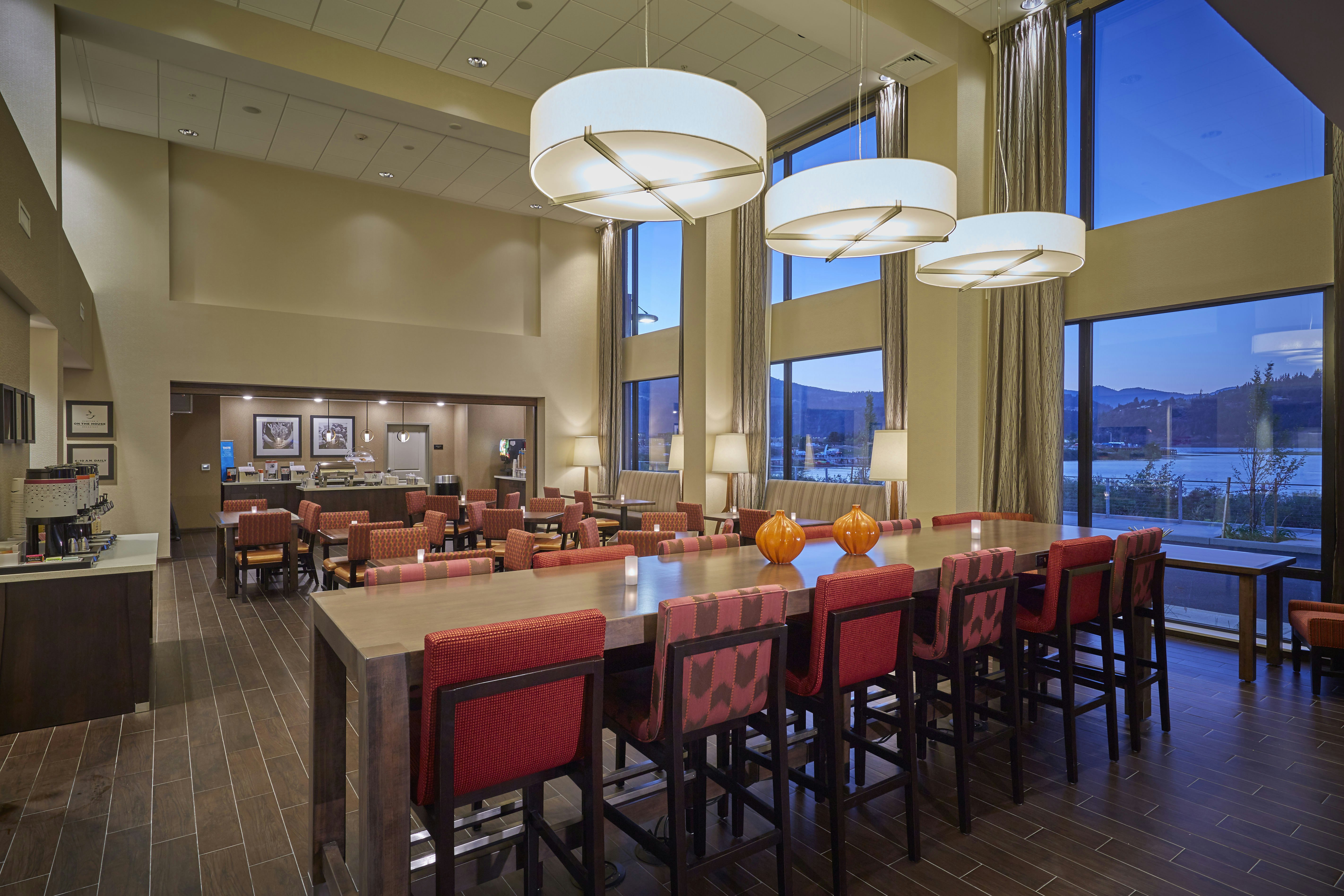 Hampton Inn and Suites Hood River 35/55