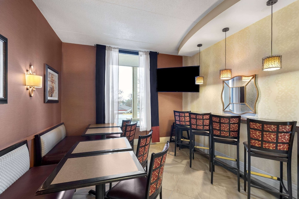Days Inn by Wyndham Columbia Kentucky 40/52