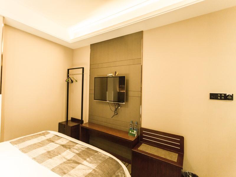 GreenTree Alliance Pudong New District Disneyland North Gate Hotel 37/42