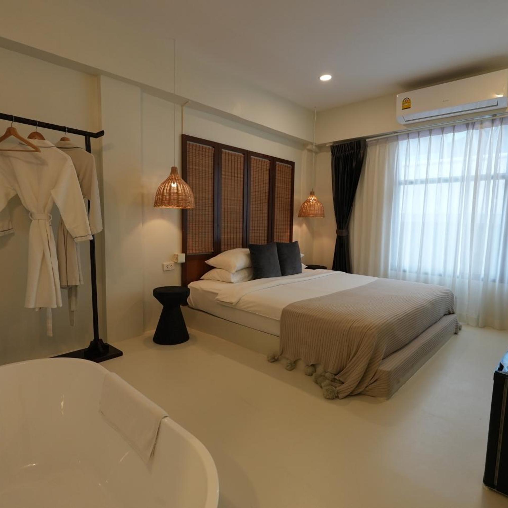 Room, Double Bed, Hot Tub