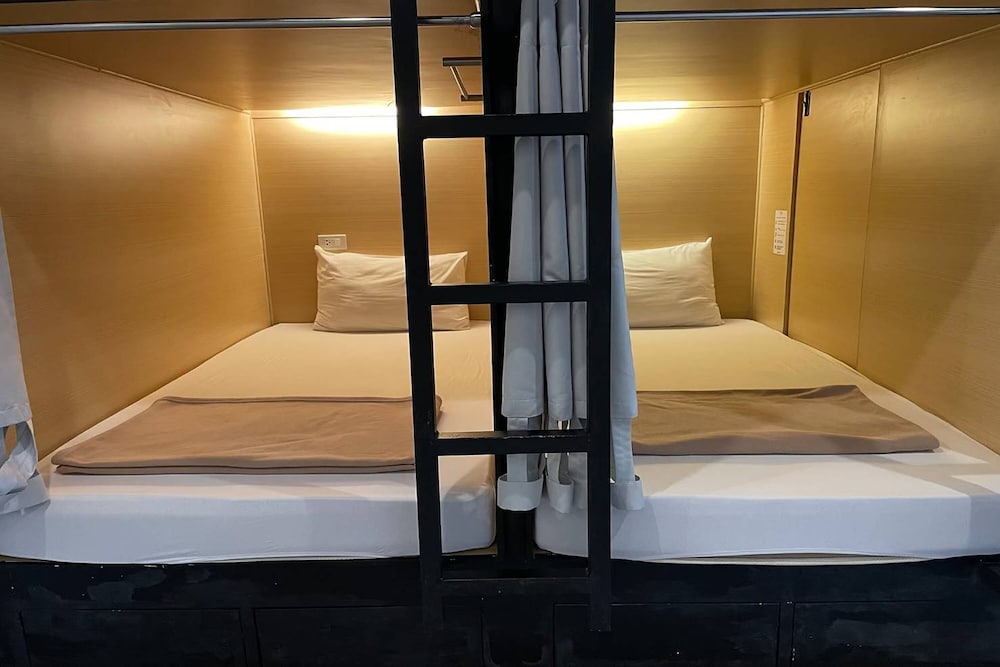 Ora Hostel Bangkok 65/65