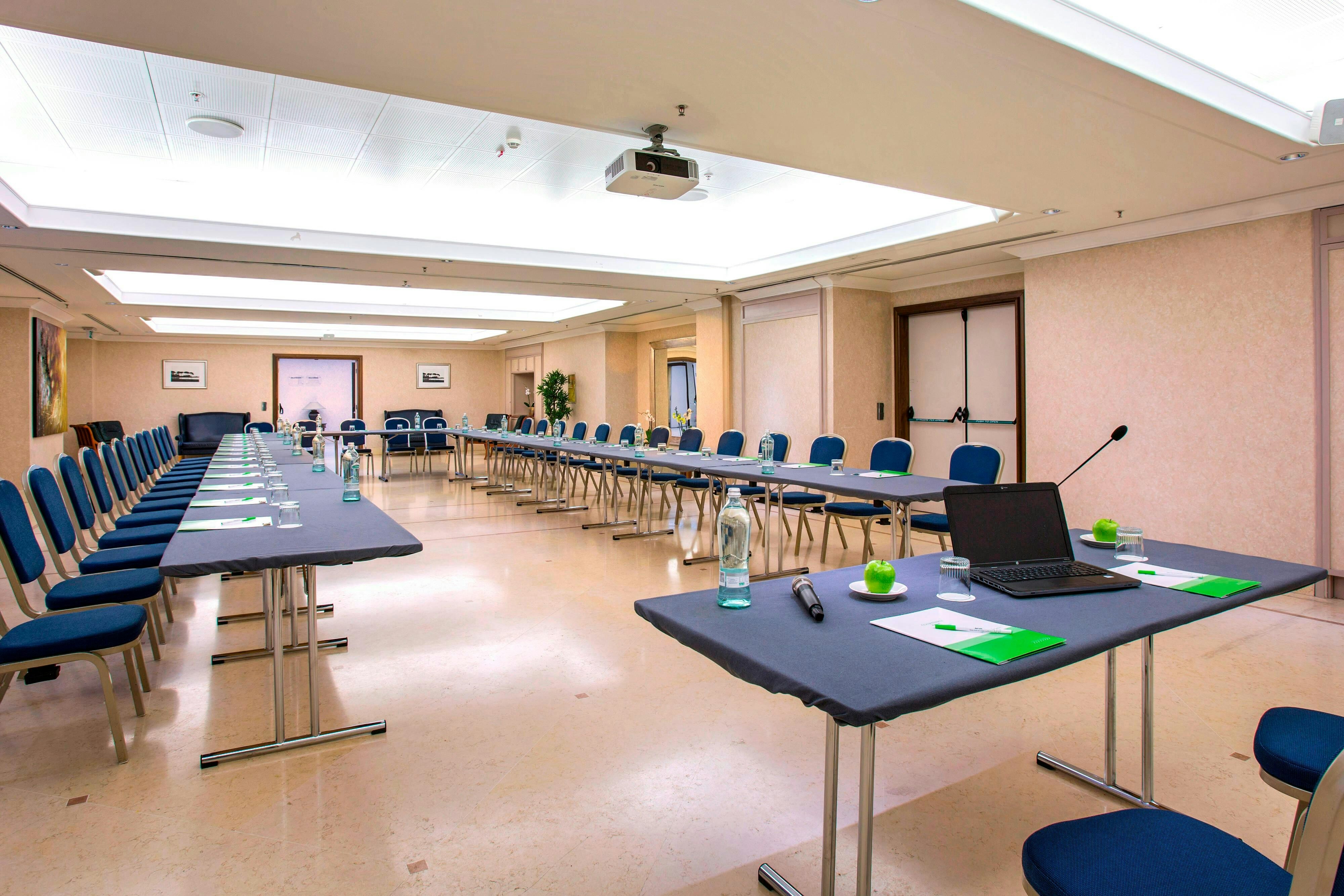 Courtyard By Marriott Rome Central Park 70/72