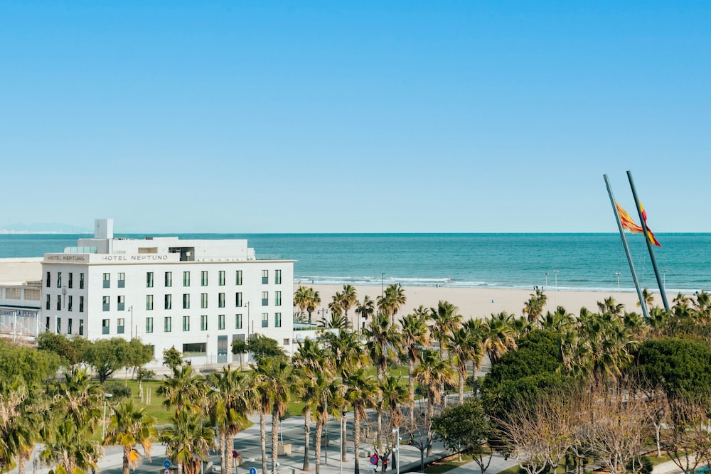 Hotel Neptuno Playa & Spa 48/50