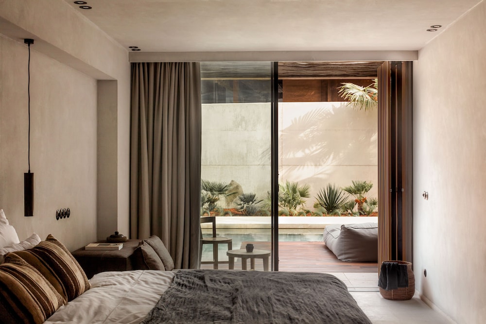 SWIM UP, DOUBLE BED, TERRACE