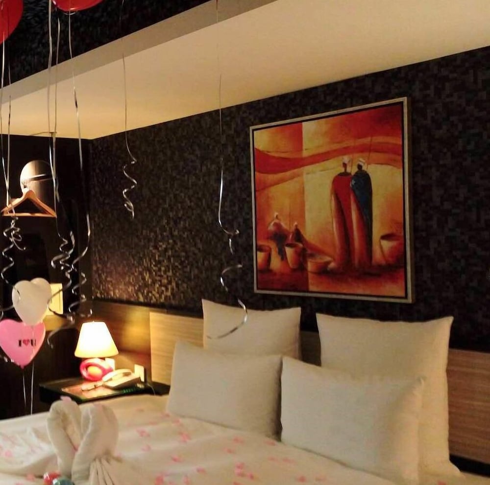 V One Vogue Hotel 5/50