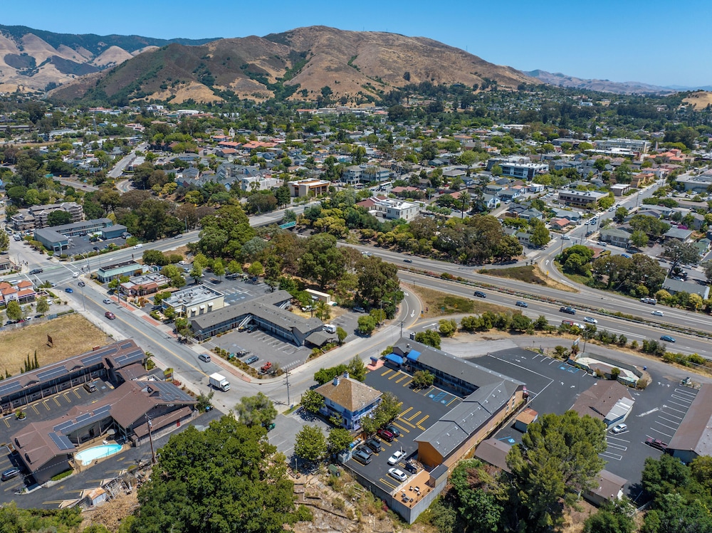 Downtown SLO Inn 52/60