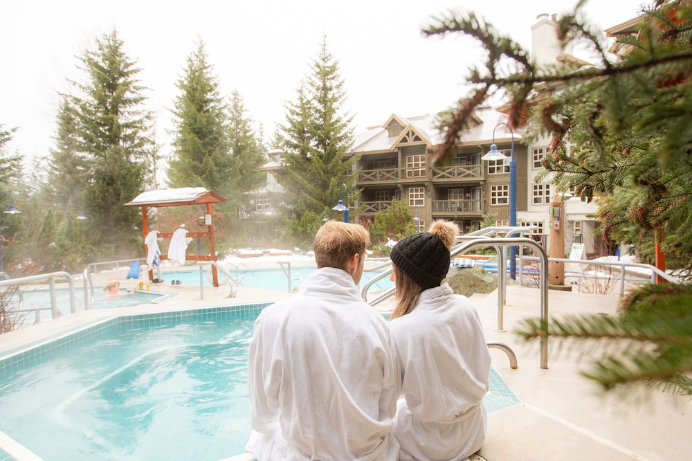 Blackcomb Springs Suites by CLIQUE 28/70