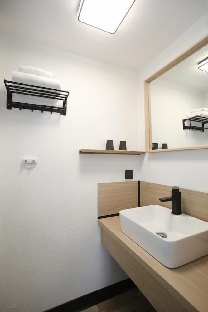 Enzo Hotels Chartres Mainvilliers By Kyriad Direct 22/24