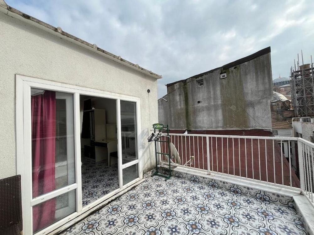 LE SAFRAN SUITE 6/50