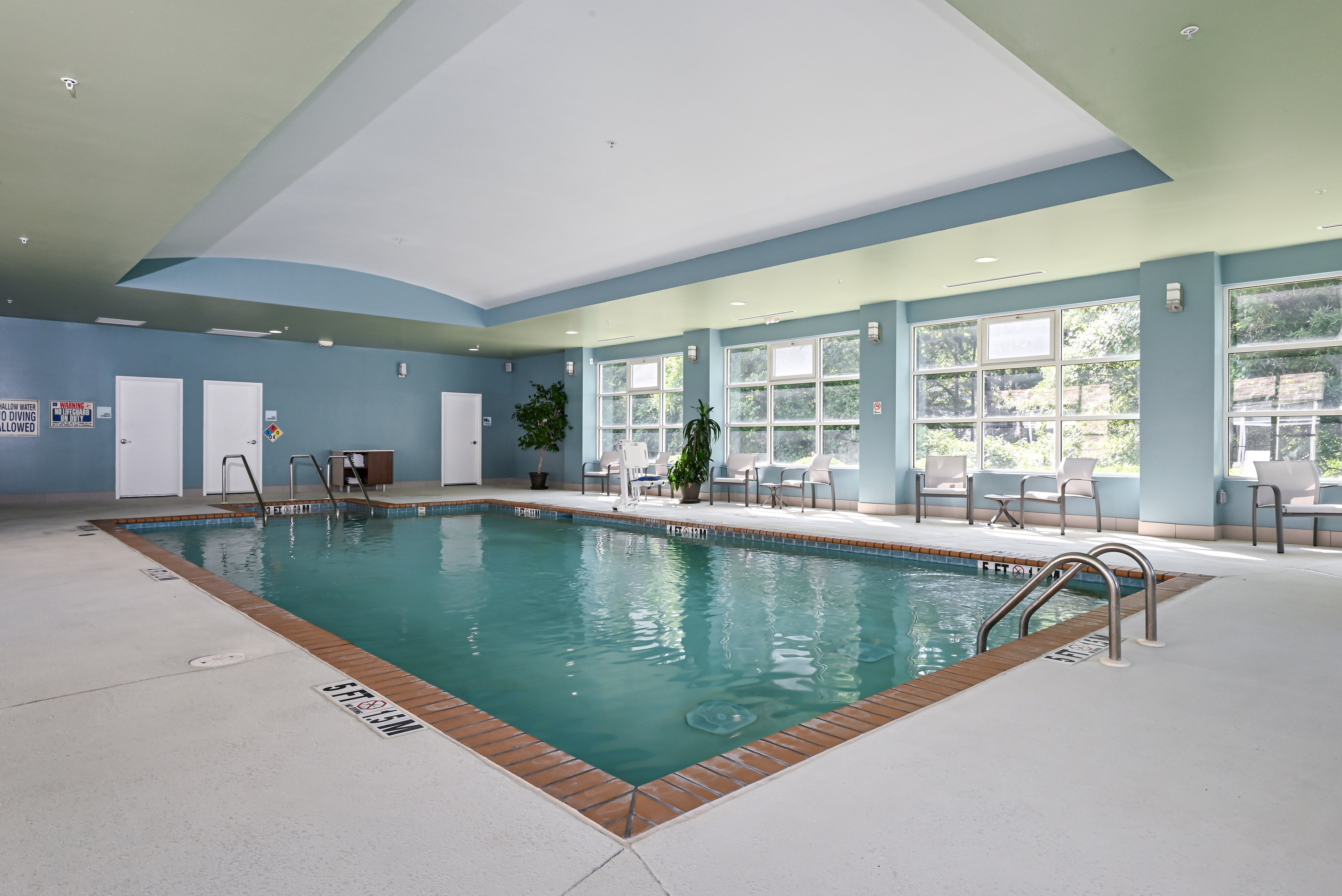 Holiday Inn Express Suites Charlotte Southeast Matthews 25/48