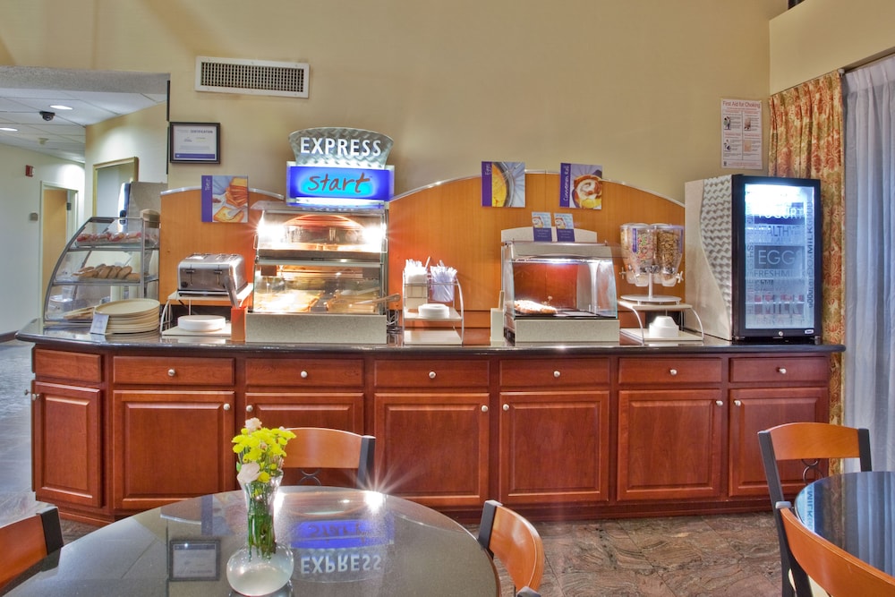 Holiday Inn Express Hotel Suites Lawrenceville 39/49