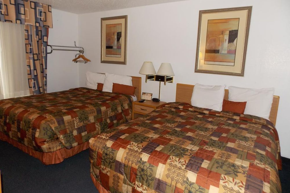 Norwood Inn Suites Roseville 14/30