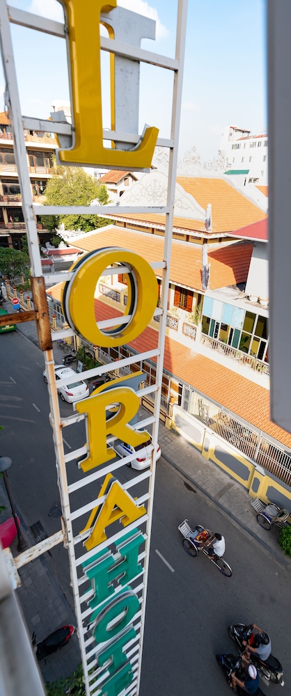 Flora Hotel Hue 71/75