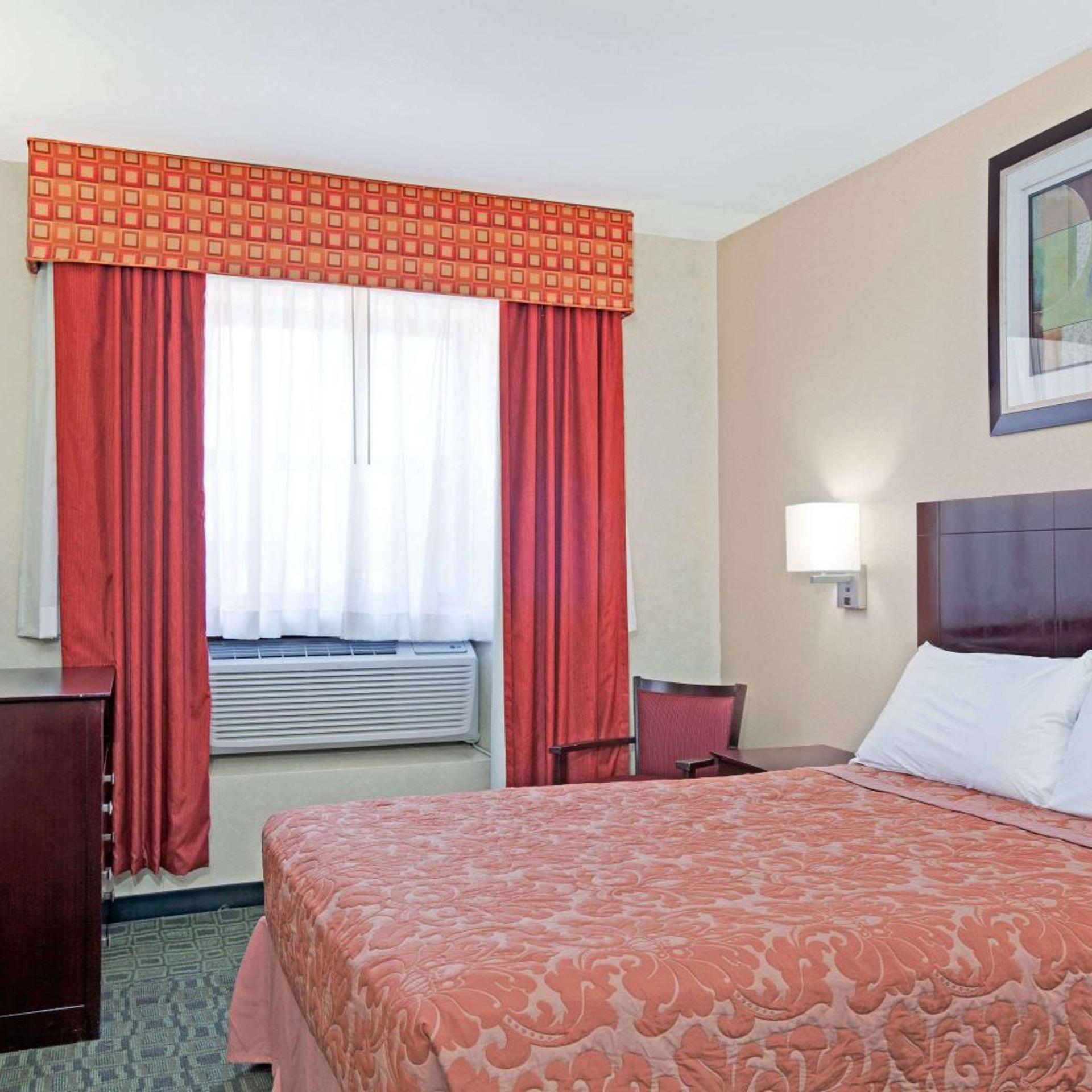 Super 8 by Wyndham Long Island City LGA Hotel 11/26