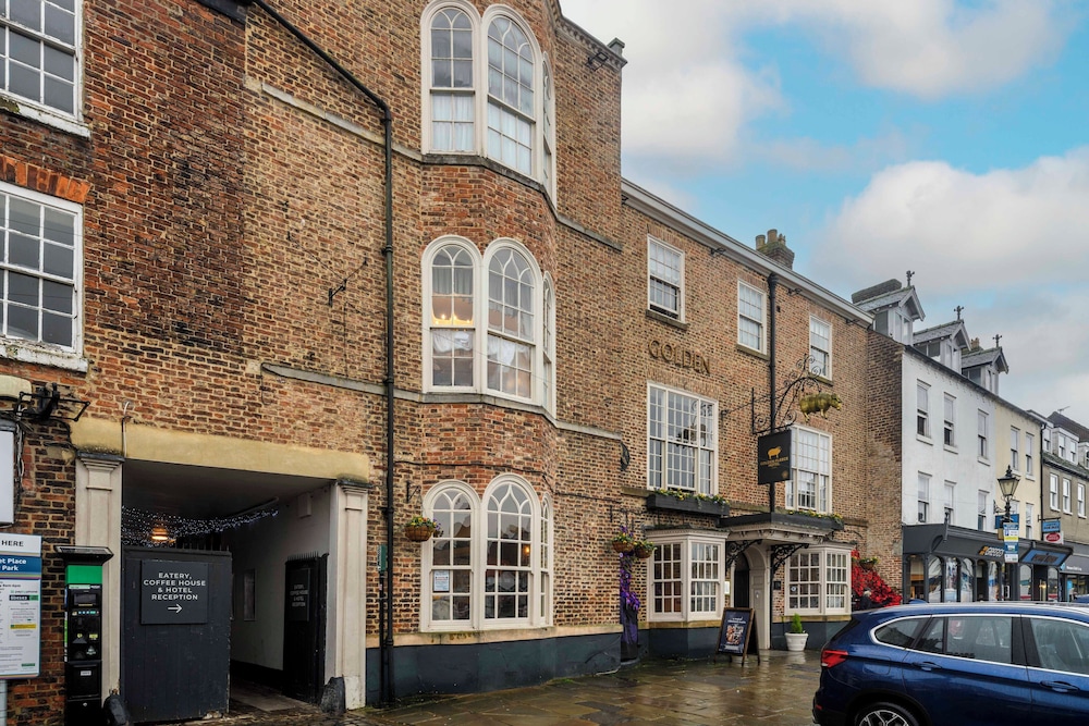 The Golden Fleece Hotel 44/50