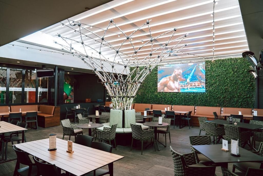 Sydney Junction Hotel 26/30