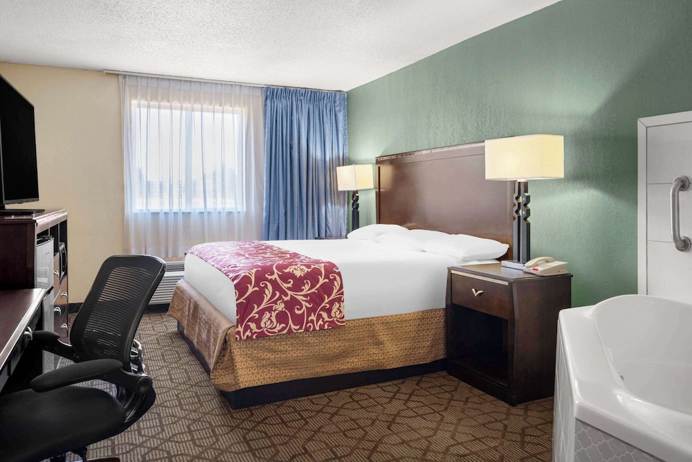 Travelodge by Wyndham Gaylord 24/46