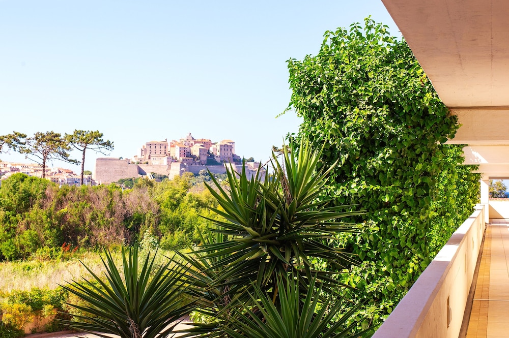 Calvi Hotel 62/65