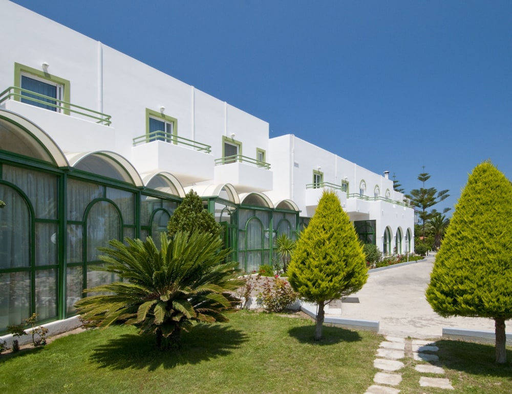 Alexandra Beach Hotel 24/37