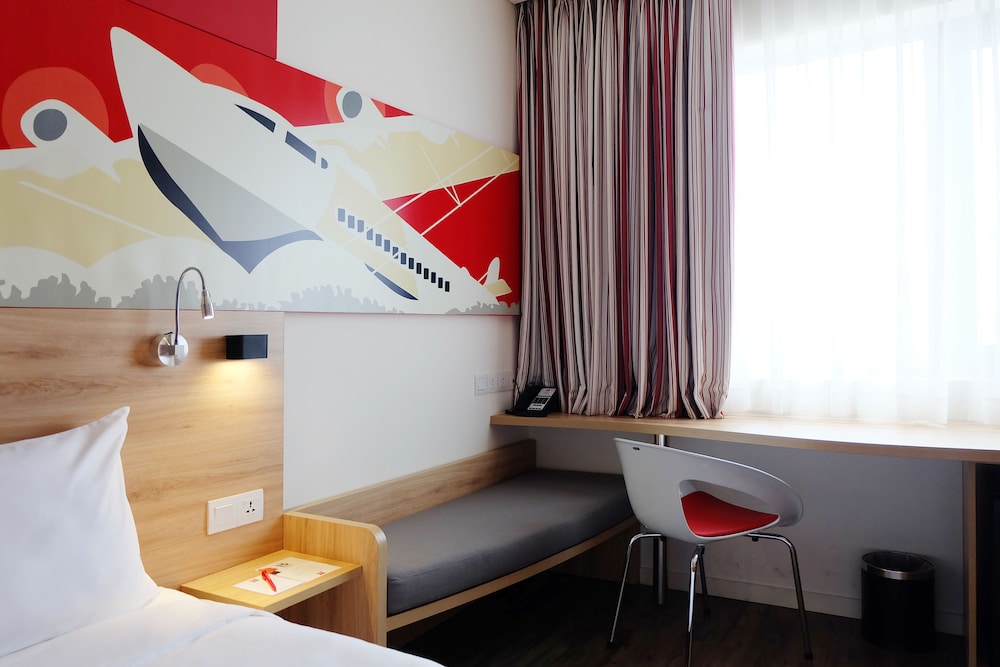 Ibis Saigon Airport 66/73