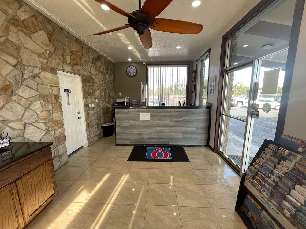Lobby at Motel6 Hermiston, OR - Umatilla, HERMISTON - OR
