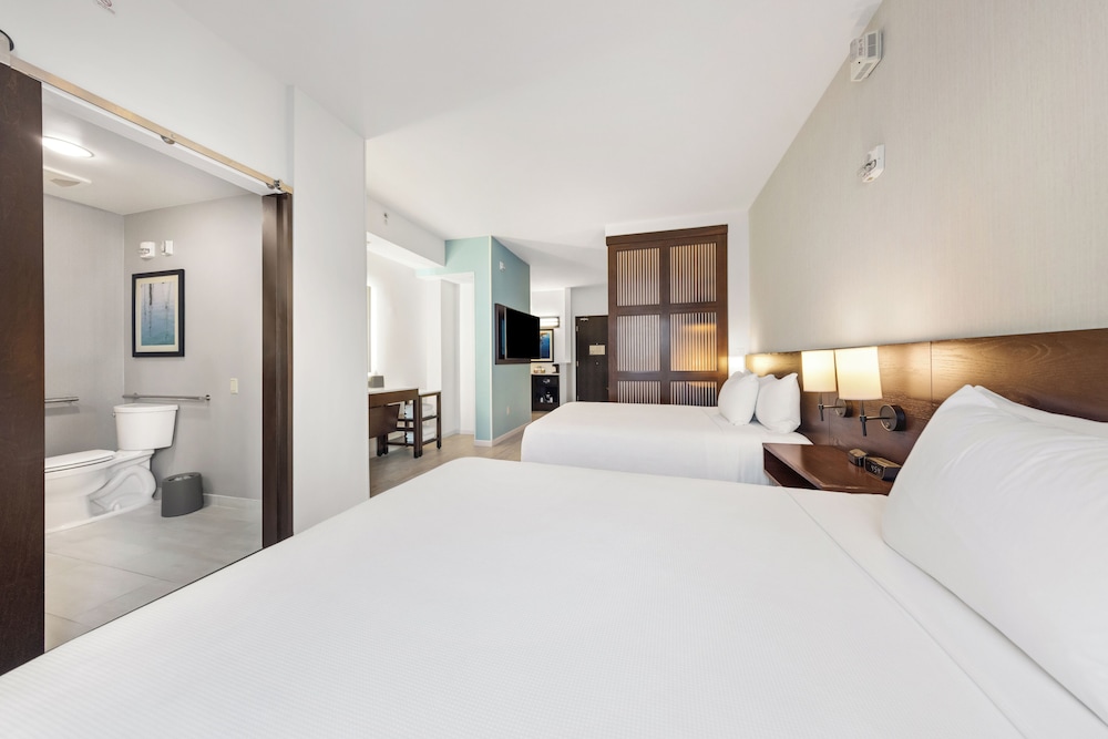 Hyatt Place West Palm Beach/Downtown 16/70