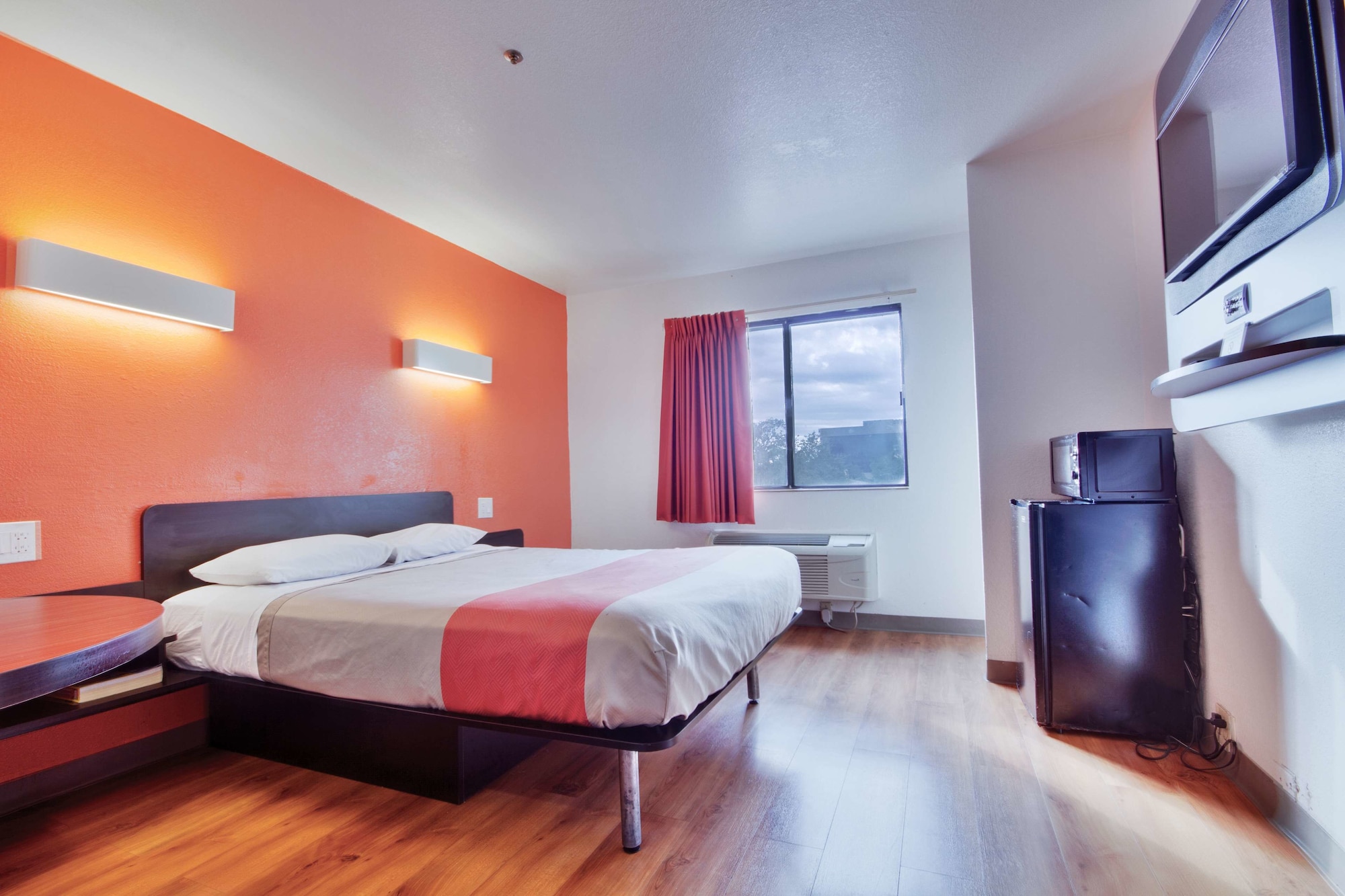 Deluxe, King Bed