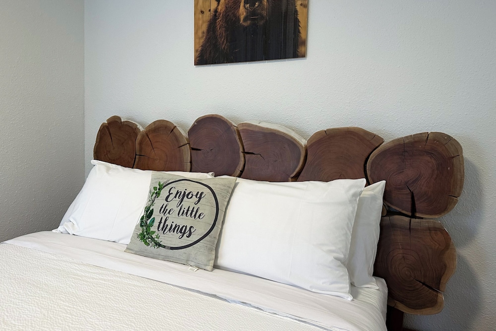 Paradise Village Hotel 33/67