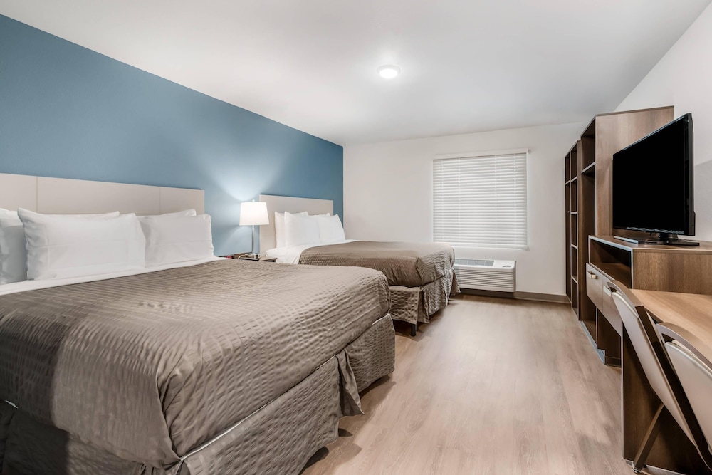 WoodSpring Suites Charlotte - University Research Park 17/50