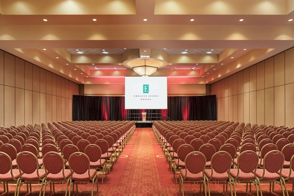 Embassy Suites by Hilton San Marcos Conference Center 56/76