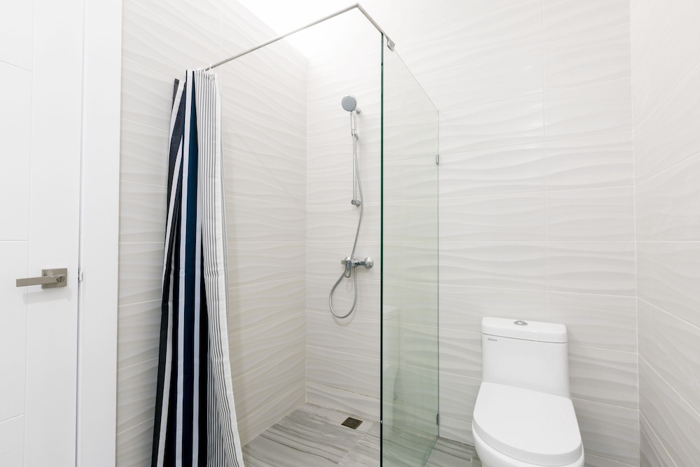 Ducassi Suites Rooftop Pool Beach Spa 73/76