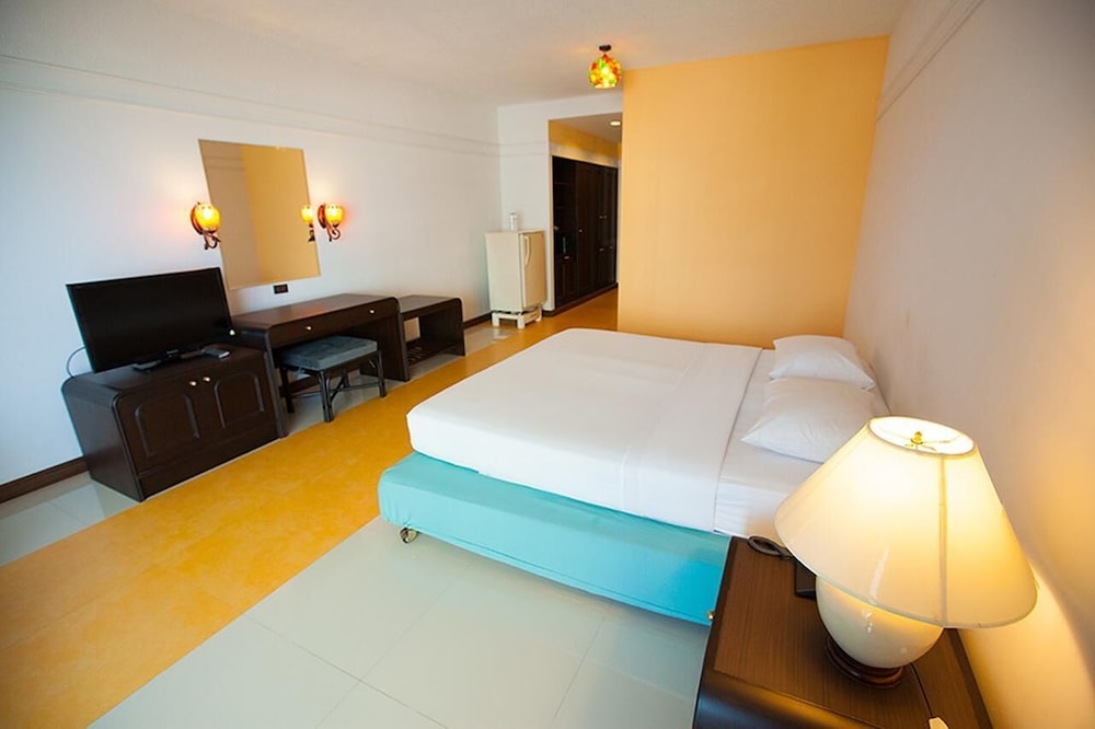 EXECUTIVE, SEA VIEW
