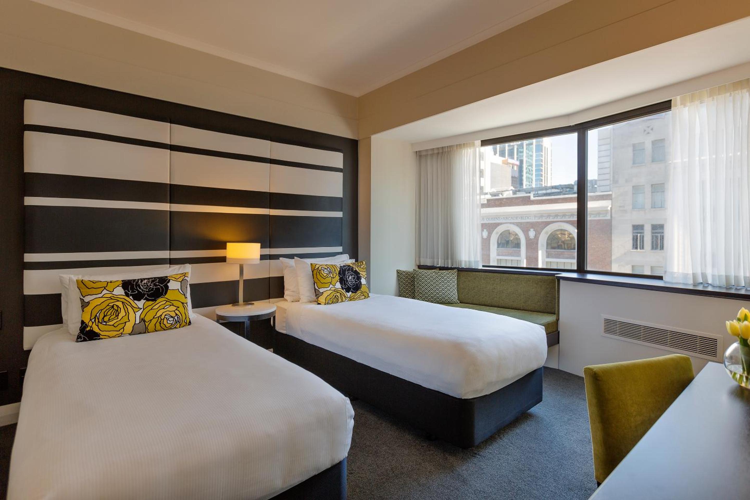 SUPERIOR, TWIN BEDS, CITY SIDE