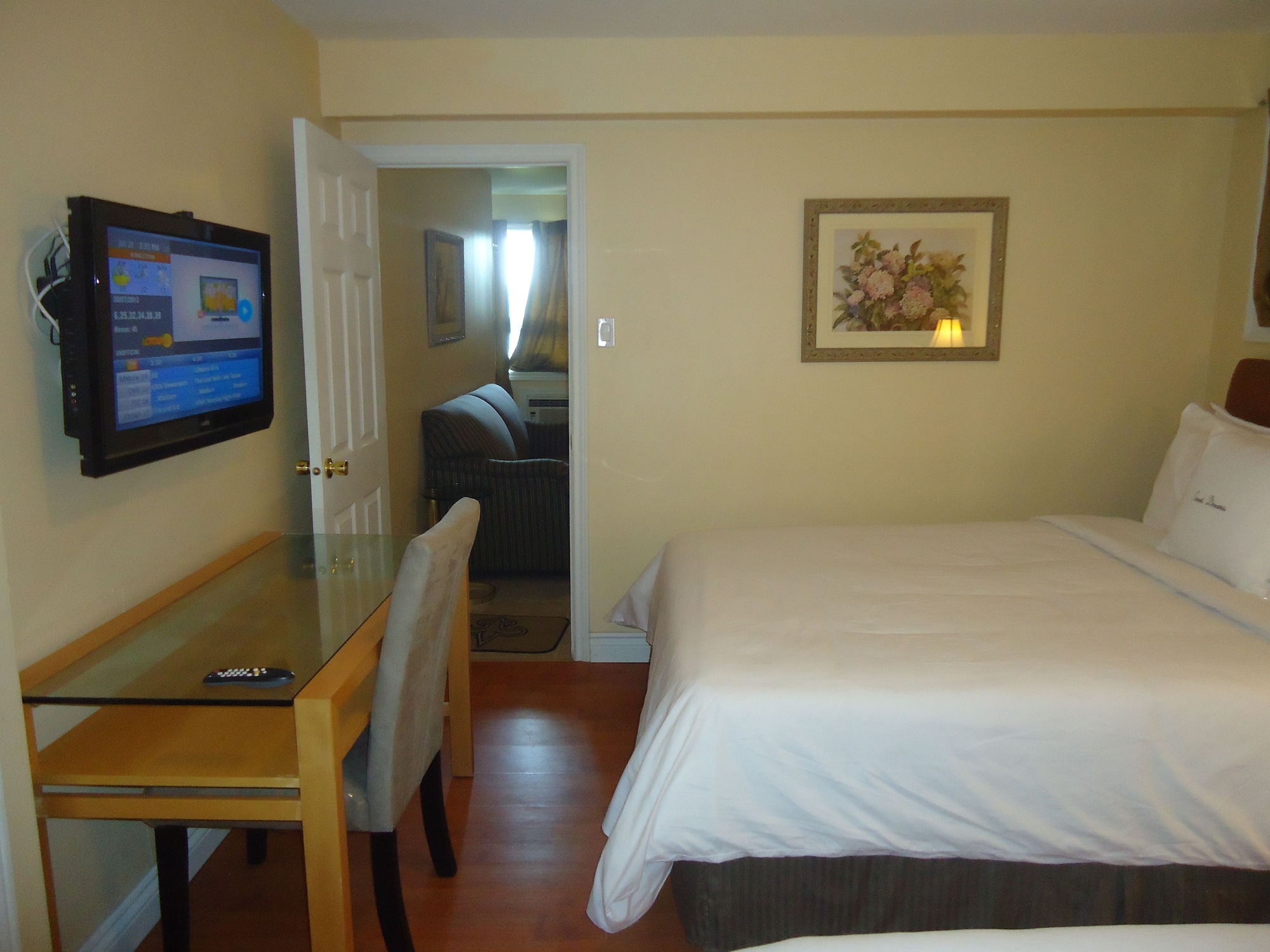 1 BEDROOM, SUITE, LAKE VIEW