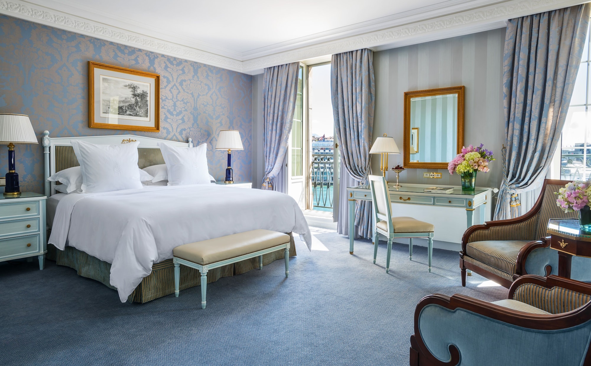 DELUXE, KING BED